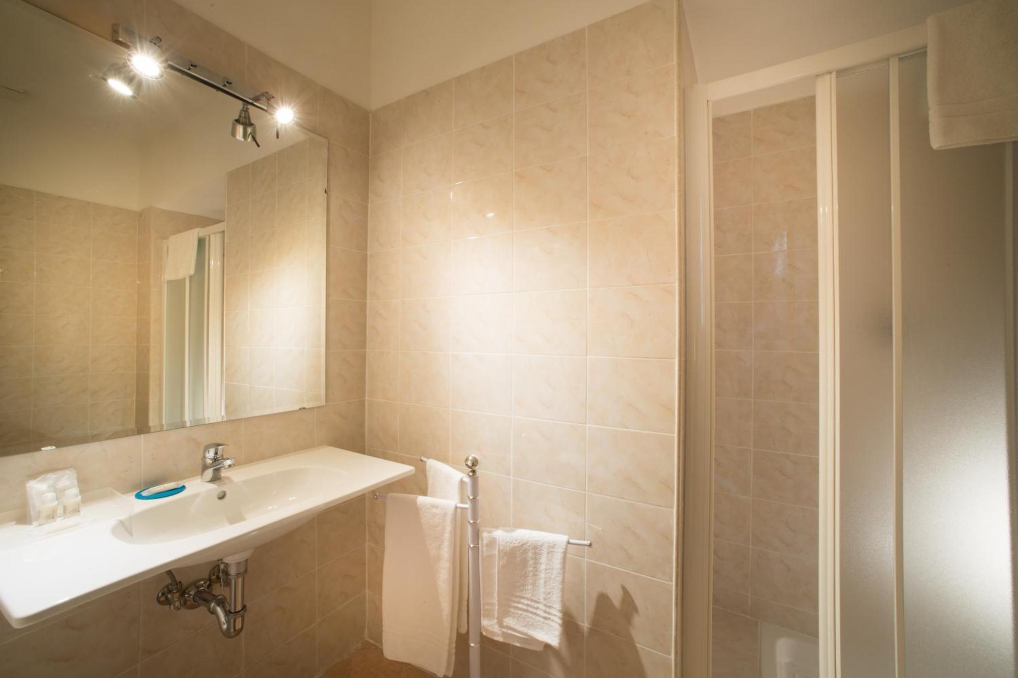 Double or Twin Room,822822050:JPEG